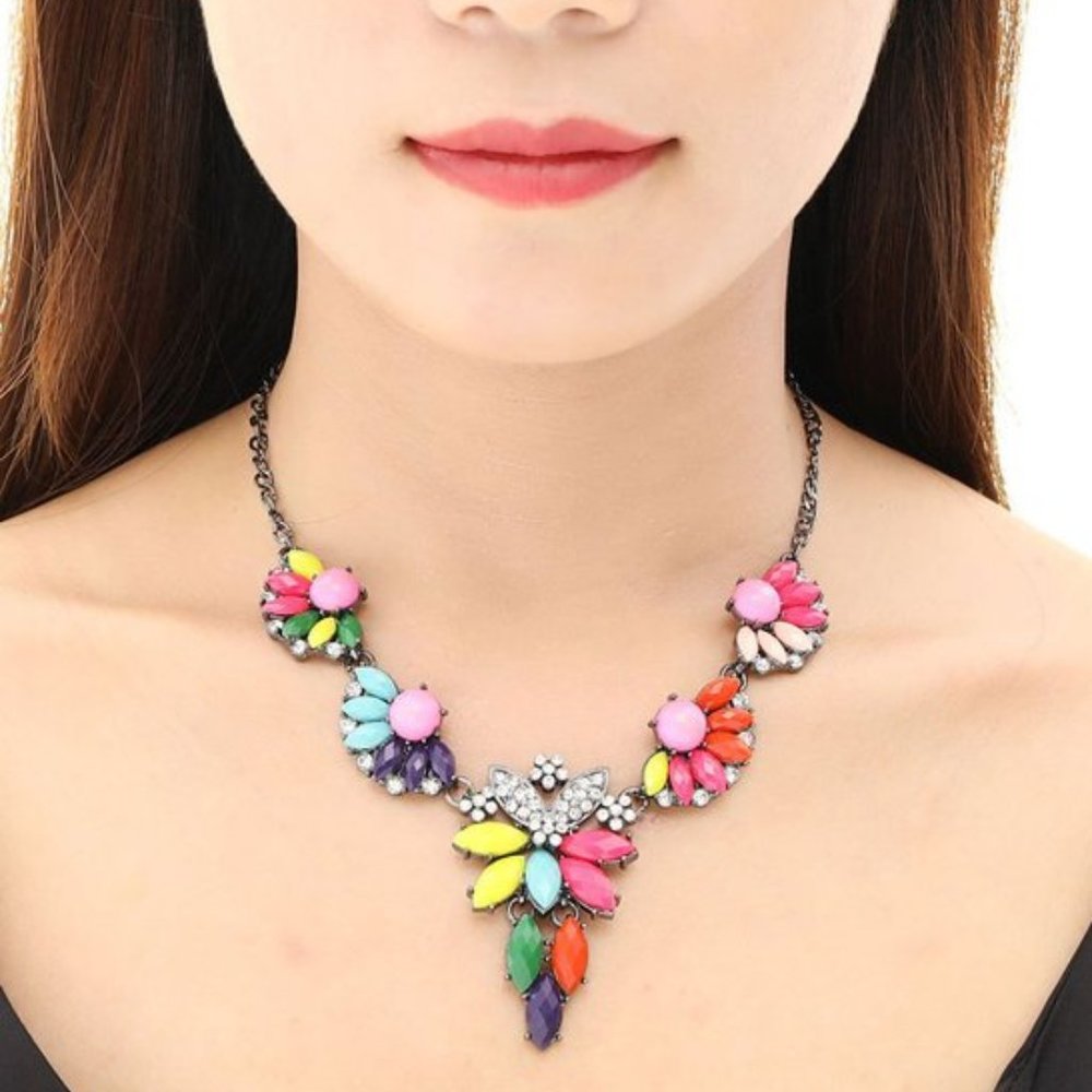 New Amrita Singh floral Fuchsia & Gunmetal Austrian Crystal Melissa Necklace